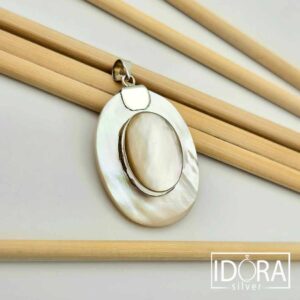 Сребърен медальон: "Сирена"бял седеф