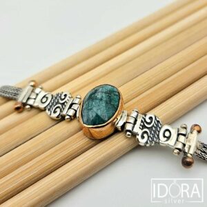 Сребърна гривна: "Емералия"изумруд