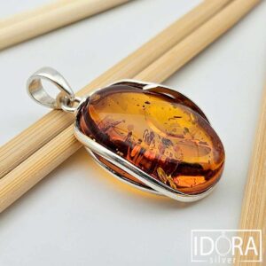 Сребърен медальон: "Амбра"кехлибар