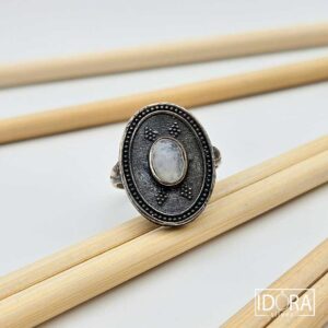 Сребърен пръстен: "Антик"лунен камък,оксидация